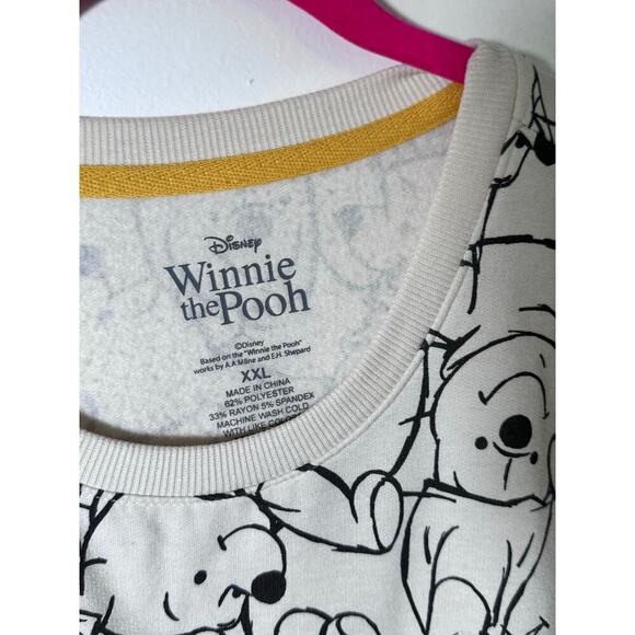 Disney Women's White Black Winnie The Pooh AOP Cozy Graphic Sweatshirt Size 2XL - Picture 6 of 6